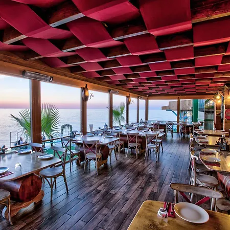 Hotel Mercure Cyprus Casino & Wellness 5*